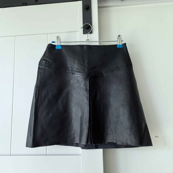 Club Monaco Vegan Leather Mini Skirt – Size 00 - Picture 4 of 7